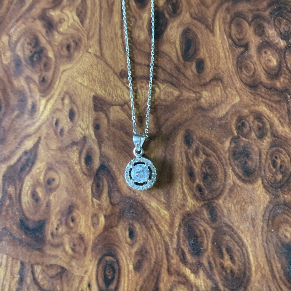 ๐HOST PICK ๐๐ฅน CIRCLE FAKE DIAMOND THIN CHAIN NECKLACE ๐โ๏ธ - Picture 6 of 12